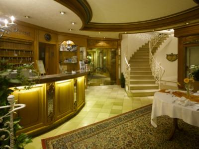 Rezeption im Hotel